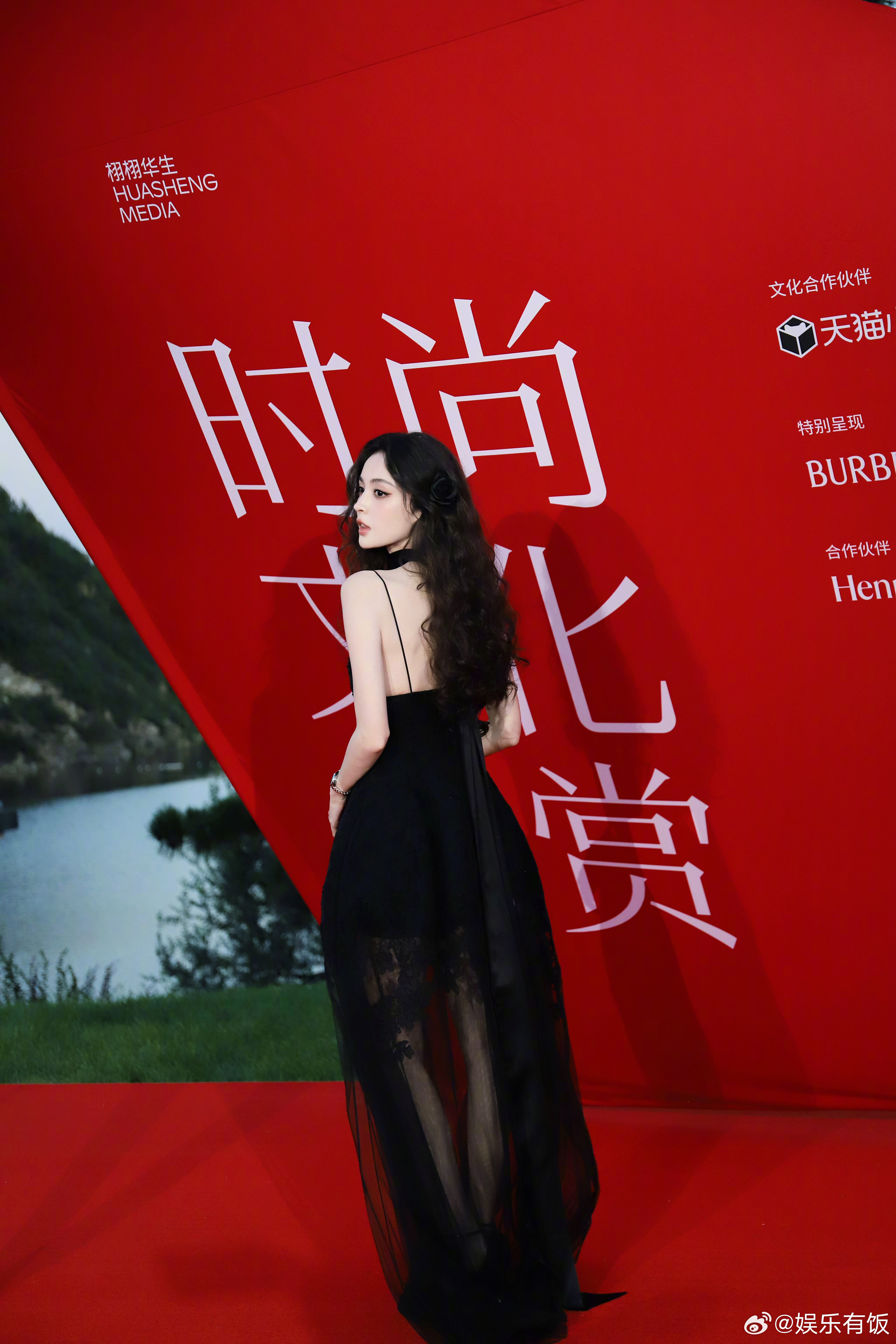 娜扎我要做这只蚊子今日栩栩华生时尚文化大赏红毯生图，美神降临娜扎[
