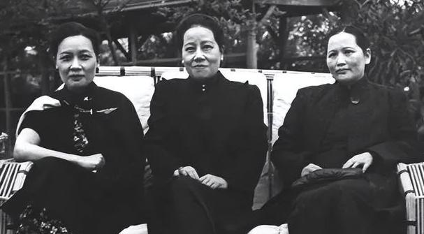 宋美龄一生究竟有多少财富？ 宋美龄和蒋介石结婚后，两人财务是分开的，走的是美