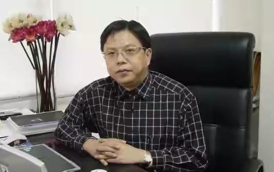 丝芭传媒创始人王子杰突然去世，最伤心的人莫过于他的家人王子杰与妻子携手走过