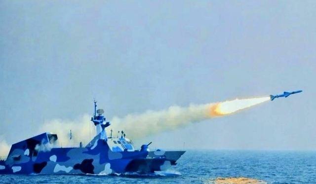 好家伙，我直接好家伙。022导弹艇，把导弹给拆了？一艘曾经以火力猛著称的近海小