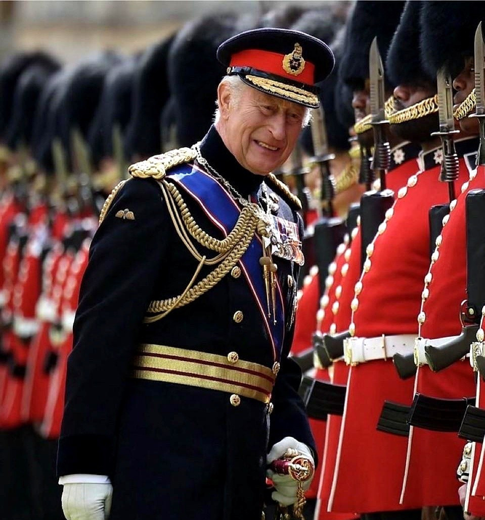 英王查尔斯决定阅兵戴黑纱---昨天，白金汉宫传来一个震惊