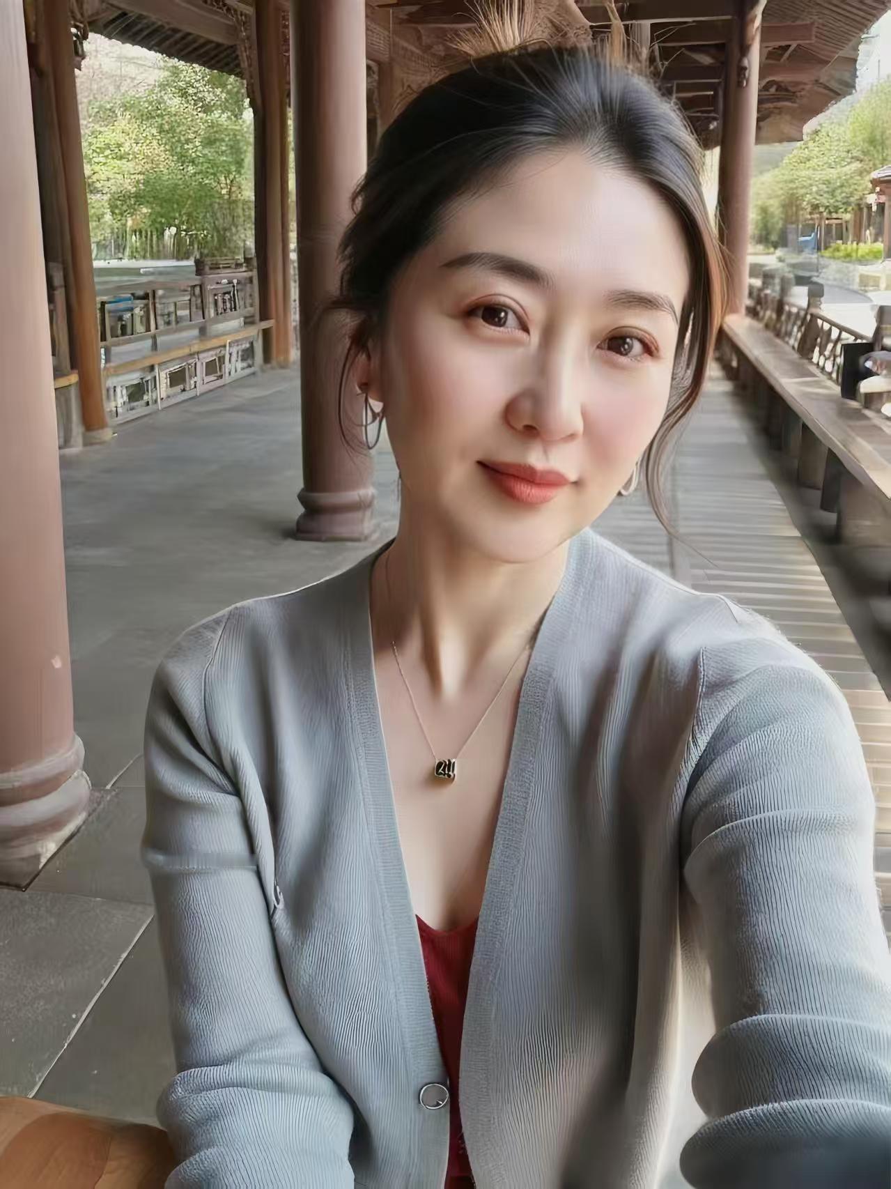 今天算是见识到“双标”现场了！多年不联系的姑姑突然找上门，哭丧着脸要借10