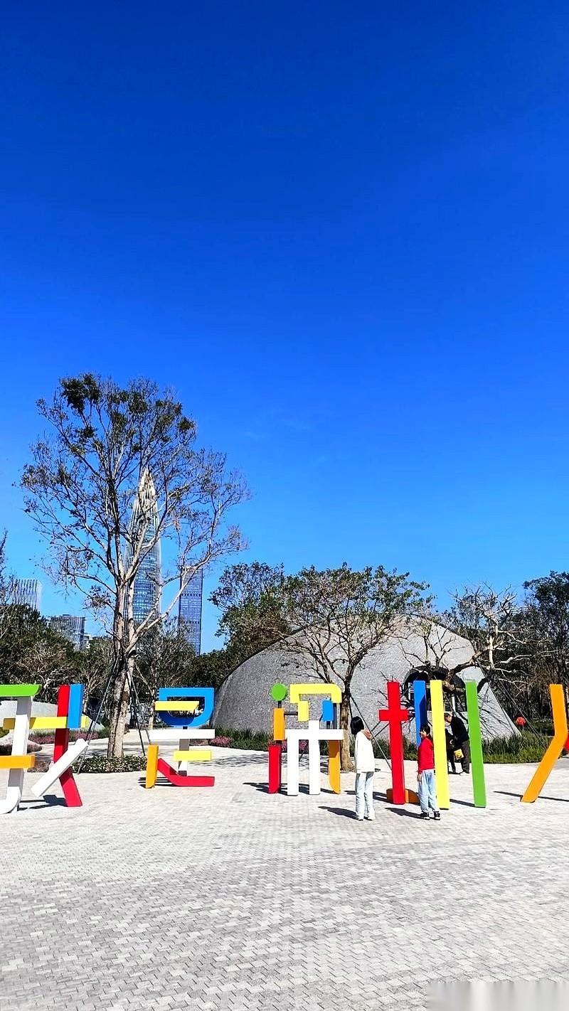 一个月三四万，包吃包住，钱准时到账。你先别急着骂。就这个数，国内哪个工地能开