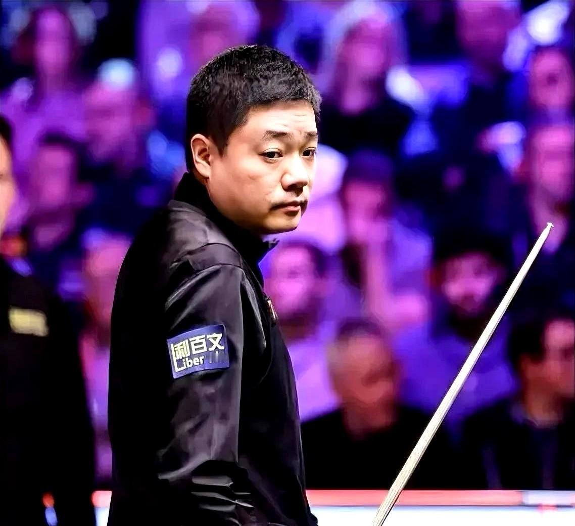 丁俊晖这局球打得我拳头都攥紧了！现在网上吵翻了，有人说前两局长台围球跟开了挂