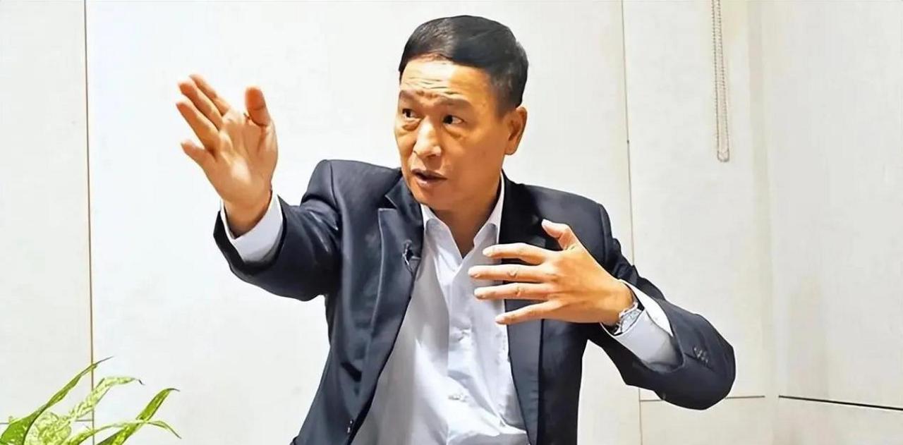 张延廷凭什么打败年轻貌美受蒋万加持的郭音兰？深蓝、专业和战力，让老将在中正万华议