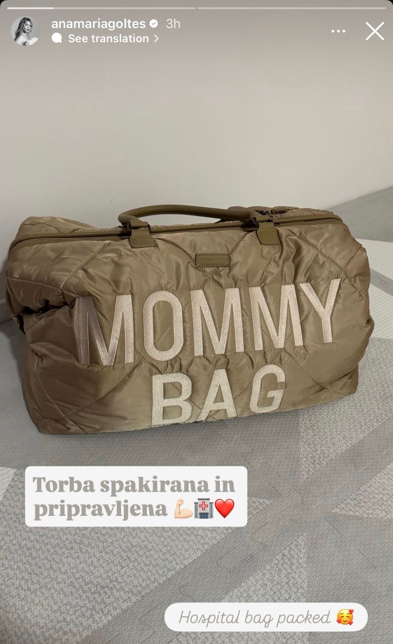 东契奇的妻子更新动态晒出自己的妈妈包，配文是斯洛文尼亚语：行李已经打包好了，准备