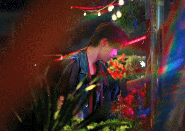 亲的是你们脸红的怎么是我《双轨》这名场面我宣布封神！姜暮醉酒后去找靳朝，眼睛直勾