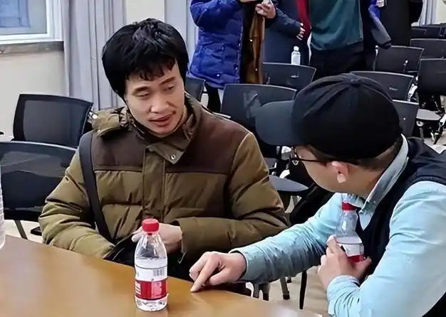 《韦东奕：数学天才的孤独生活与爱的渴望》