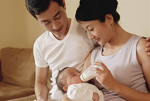 新生儿能否看脸认妈妈 大家全想错了 开发视力抓住四个关键期