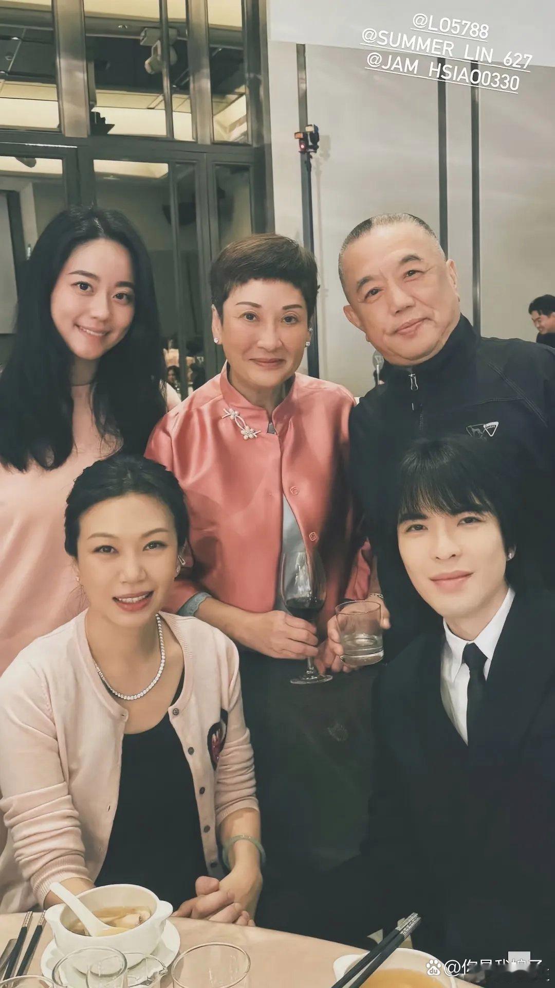 怪不得萧敬腾至今没有绯闻，换谁谁不是