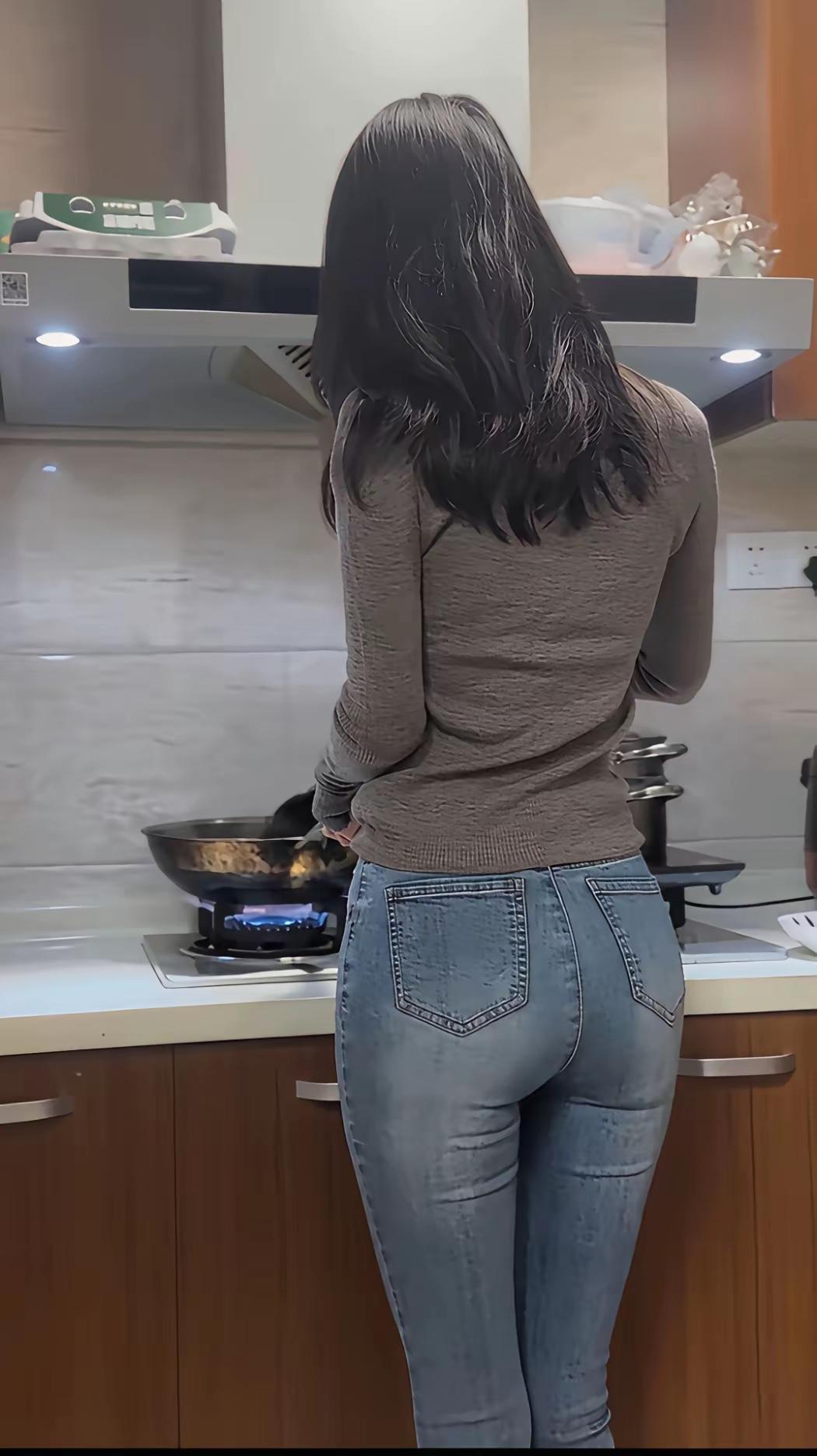 面对社会的种种不良现象敢于表达自己的不满是一种良知。面对这种不良的现象不敢吭声