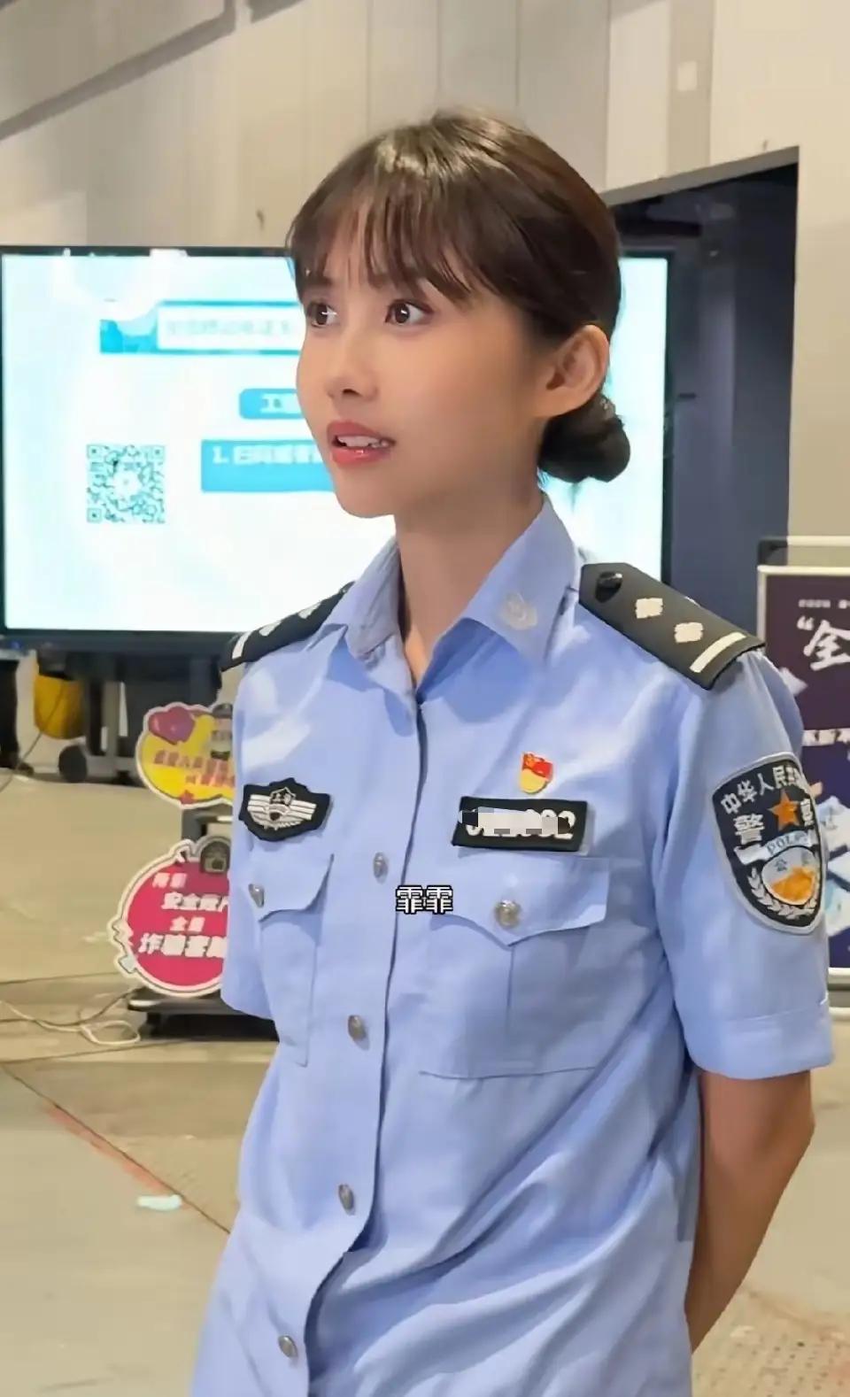 最近上海女警酷似邱淑贞火出圈，其实之前深圳也有这样的“翻版邱淑贞”。深圳边检的林