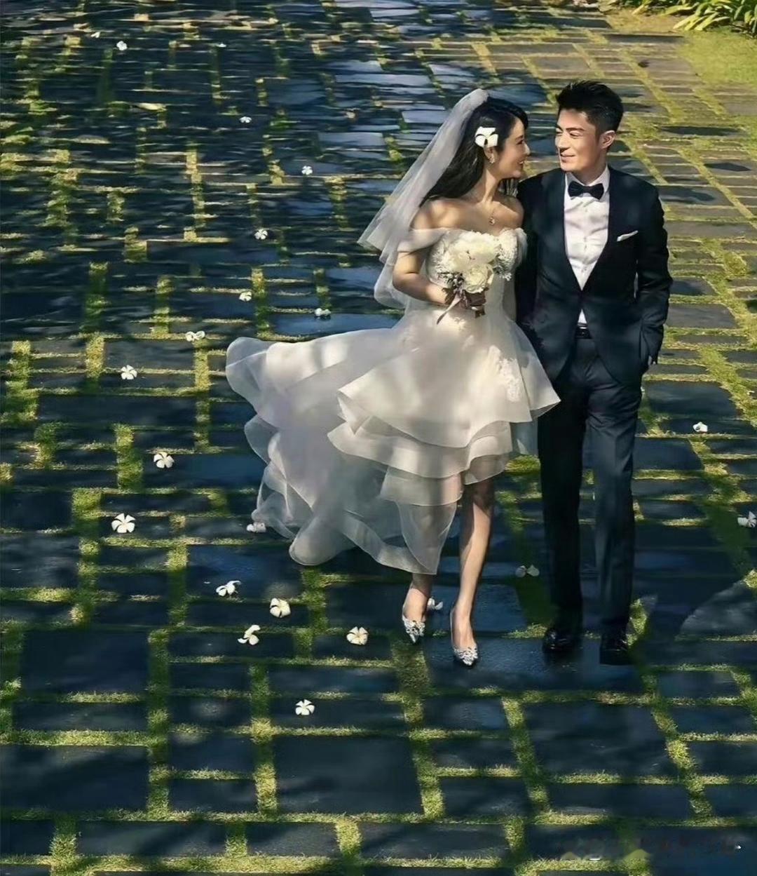 至今都封神的结婚照！