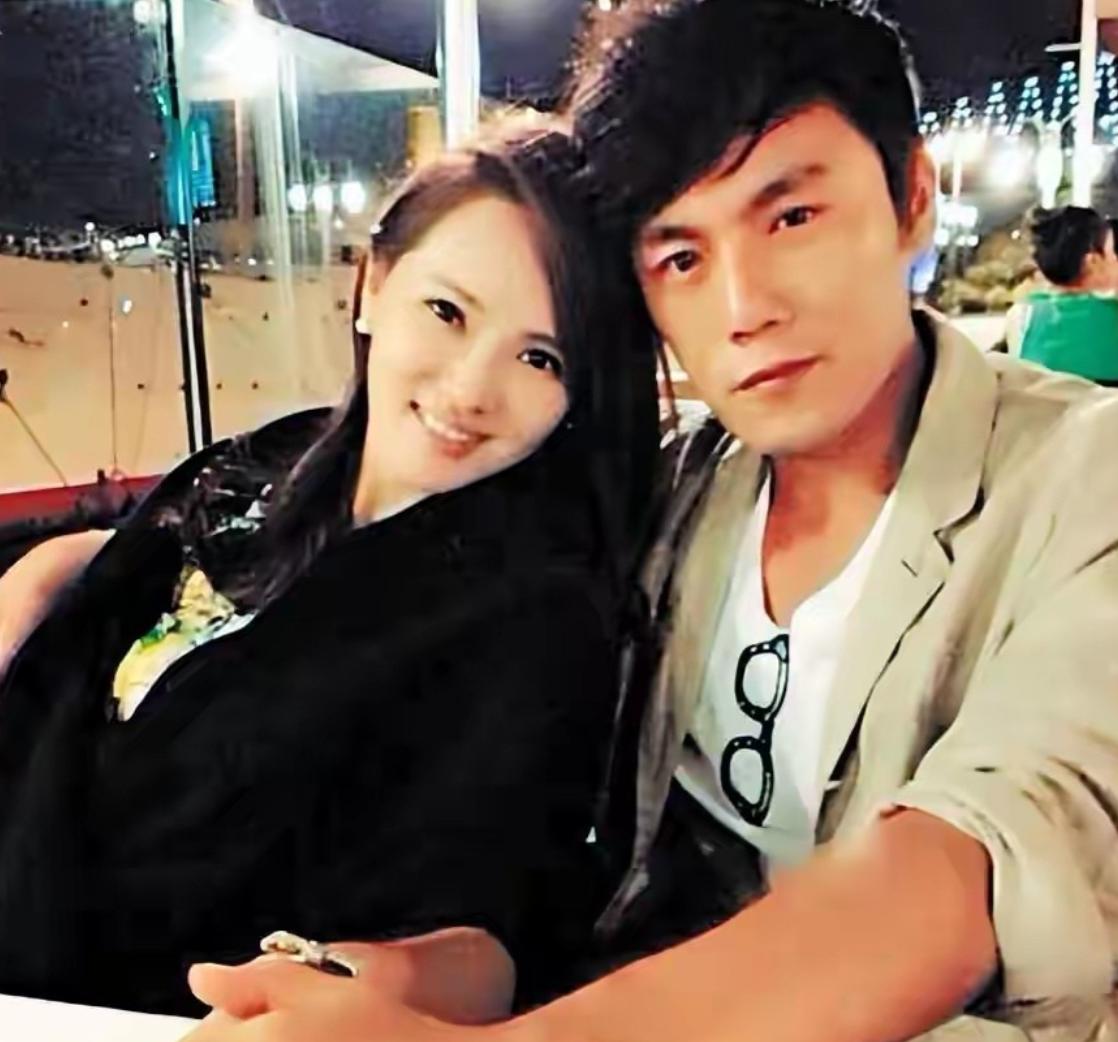 秦昊妈妈这含金量，真是被王鹤棣爸爸一衬更明显了王鹤棣爸爸回应儿子不舒服那