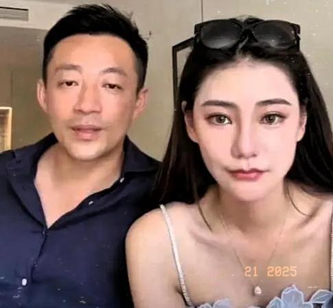 大家好，最近汪小菲和马筱梅买了套新房，装修豪华，智能家居，还有意大利空运来的大理