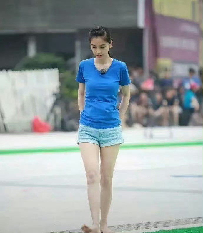 Angelababy的上班日记Baby第一次参加跑男的时候好青涩，终于明白她为什