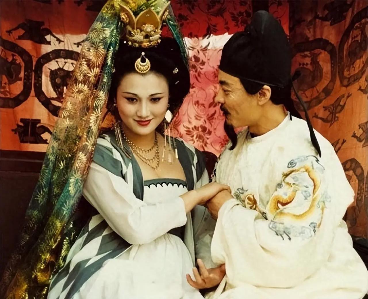 唐景龙四年,唐睿宗李旦时隔20年,再次坐上了皇帝的宝座。此时摆在他的面前非常棘