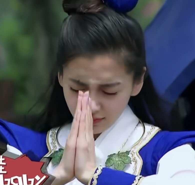 建设angelababy糊糊萌图哎呀她只是一个天真可爱的葫芦娃你们不要对她太严