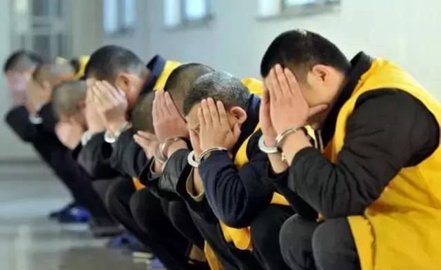 刚进看守所的时候我就经常听里面的人说：赶紧开庭吧，开完庭下完判决就能去监狱里“享