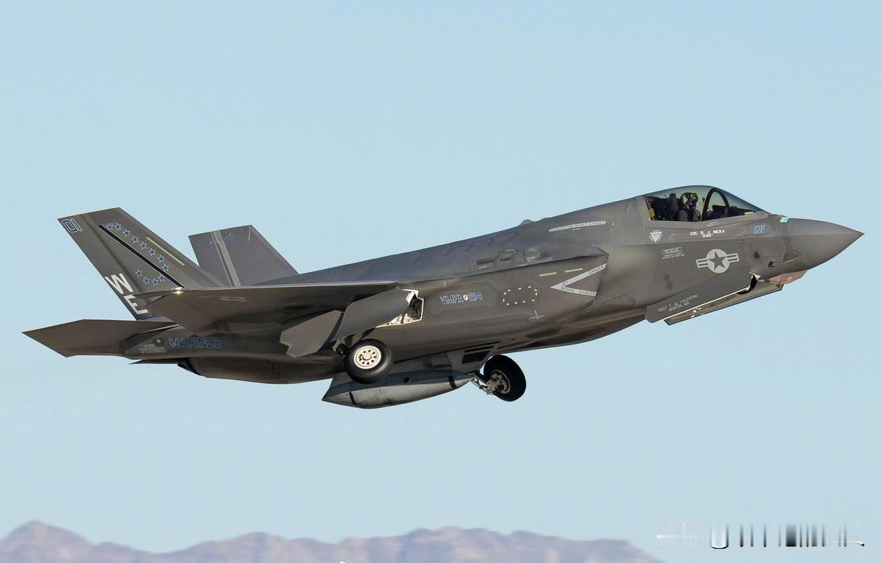 欠揍？！英美空军红蓝对抗？模拟战斗？这是担心在英美家门口有事吗？[捂脸哭]