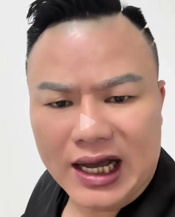 被全网造谣假肚子的丁丁老师，刚刚走了！就在当天早上10点，朋友拍的视频里她还趴
