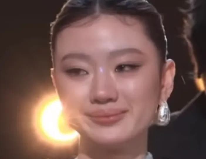 一直搞不懂这个人到底有多高的能奈？被捧到如此高的程度，可以说内地几乎所有的大型综
