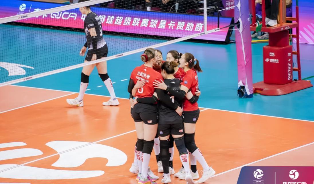 施海荣：保三争二是江苏女排本赛季的目标在17号半决赛的首轮失利后，施海荣接受