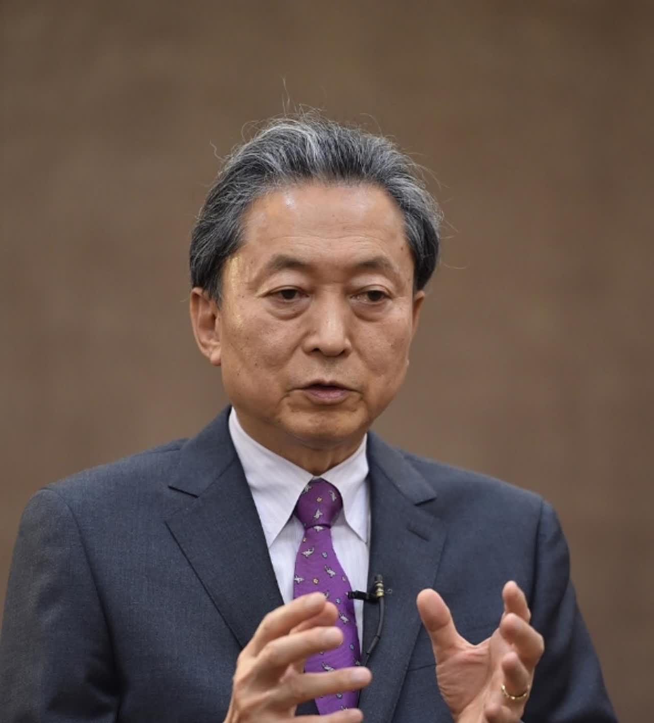 鸠山由纪夫这次也要来参加93阅兵，算是日本目前政坛里的另类了。一边是日本正在大肆