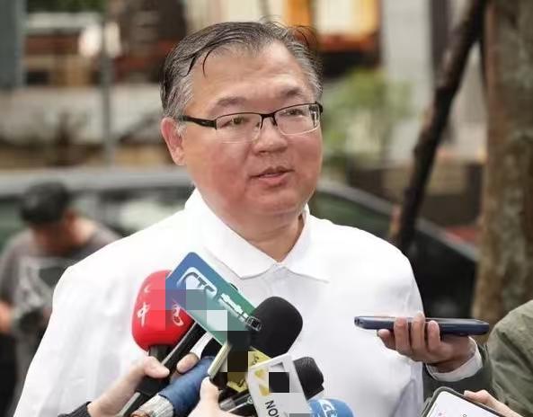 昨天马英九基金会组织召开了股东大会，马英九亲自主持了会议，代理执行长戴遐龄向各位