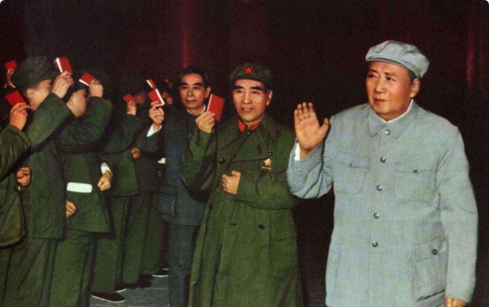 1971年9月14日毛主席问汪东兴：飞机上有没有活的人。当天中午12点半，汪东