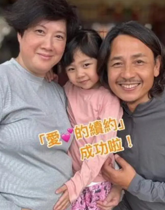 黄泽锋官宣58岁妻子怀二胎高龄产妇再迎新生命
