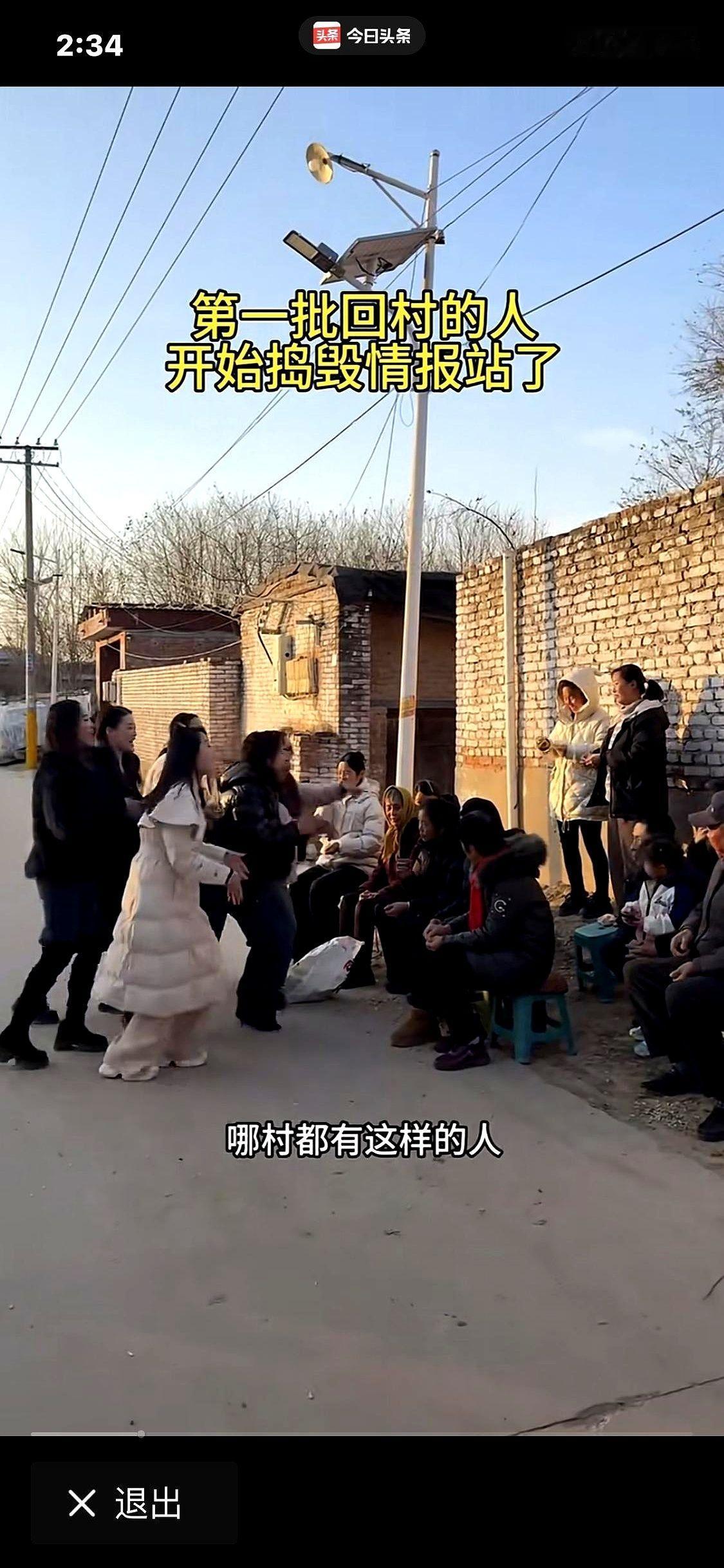 一个朋友，砸了几百万换房子，就为了一件事。躲楼下那帮每天坐在一起摘菜、聊闲天的