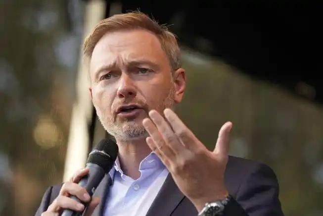 德国车企脸都丢尽了！自家铁路狂砸10亿买中国电动巴士，欧盟急得改规矩刚从中