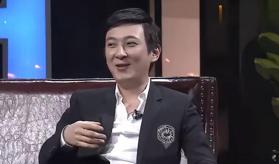 一次节目，主持人问王思聪：“你找对象的标准就是胸大吗？”王思聪说：“当然不是，