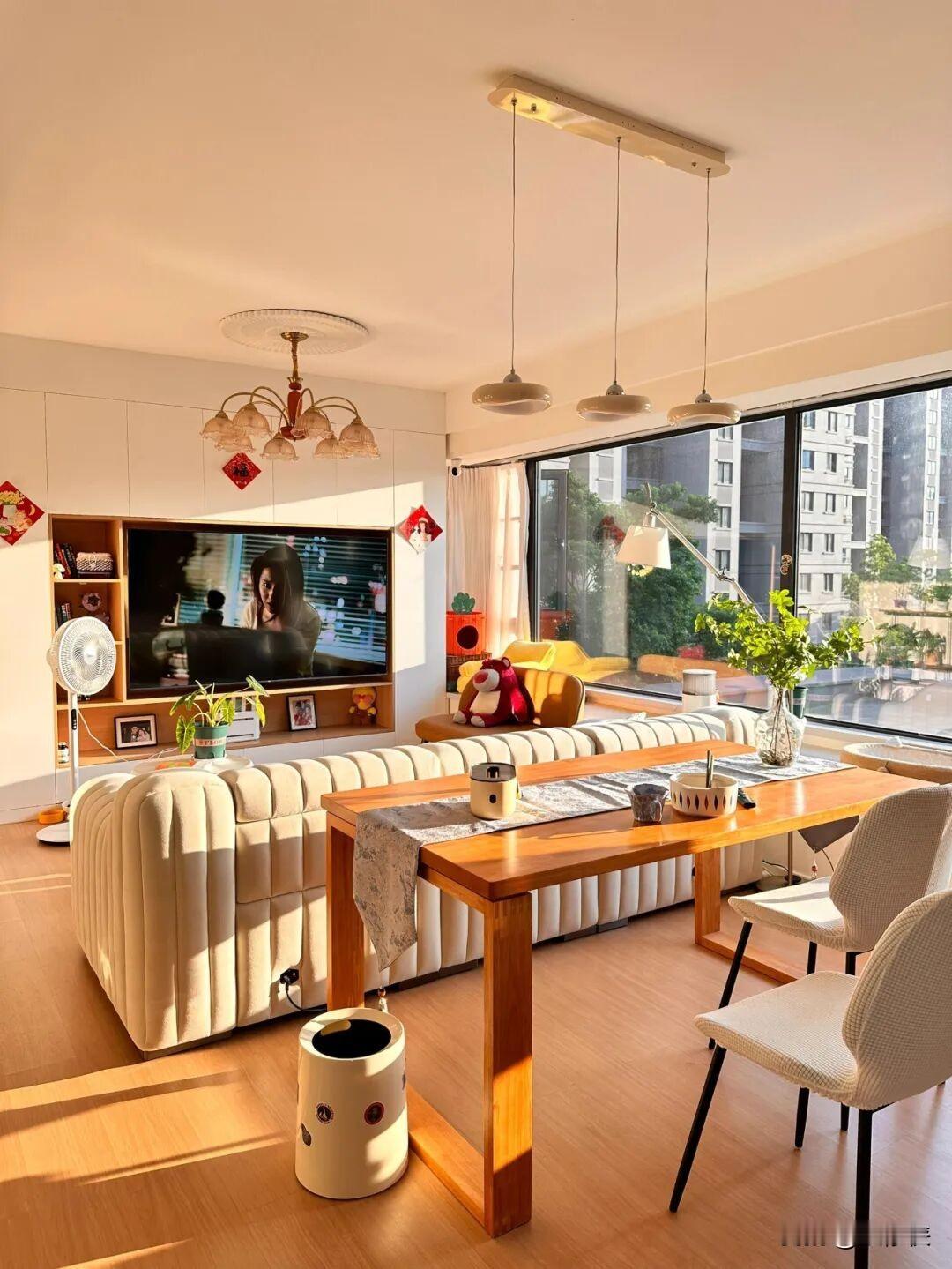 有一种痛苦叫买了“横厅”，不想住也卖不出，彻底沦为不动产当初看样板间，销售指着