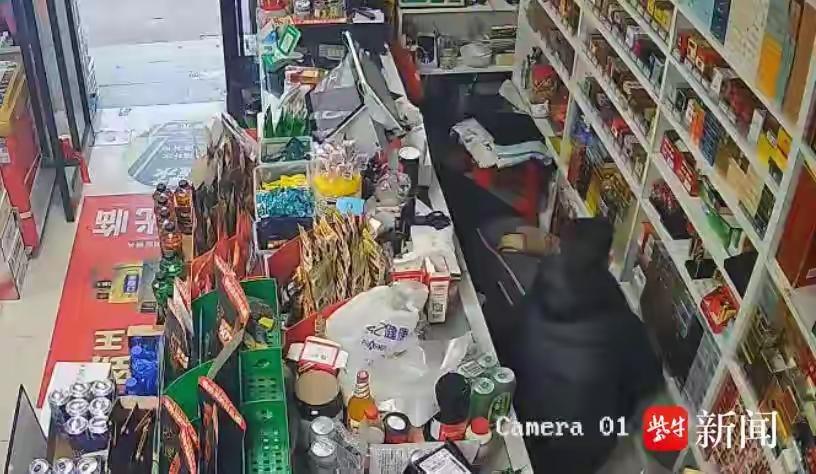 24分钟，1800次按压！外卖小哥徒手“重启”老板娘心脏：那一刻，他把自己当成了