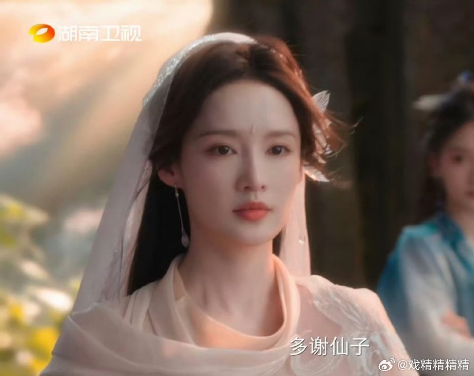李沁咸鱼飞升神女镜头虽然是漂亮的，但90花现在还在演这种古偶，网友说有点看腻了