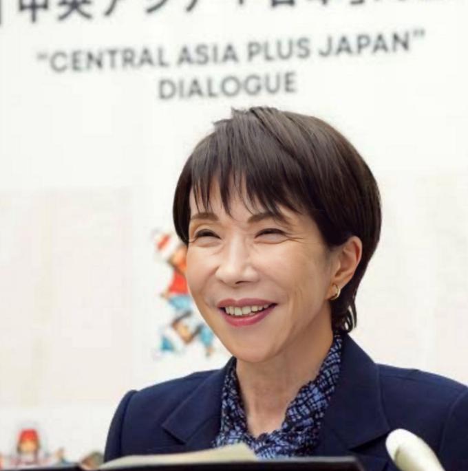 *高市早苗连夜搬家12月22日深夜，日本首相高市早苗在社交媒体上丢下一条炸弹