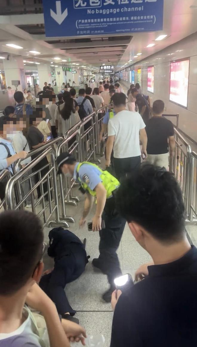 深圳地铁“逢人必检”大排长队：到底是安全保障，还是“一刀切”省事？7月20日