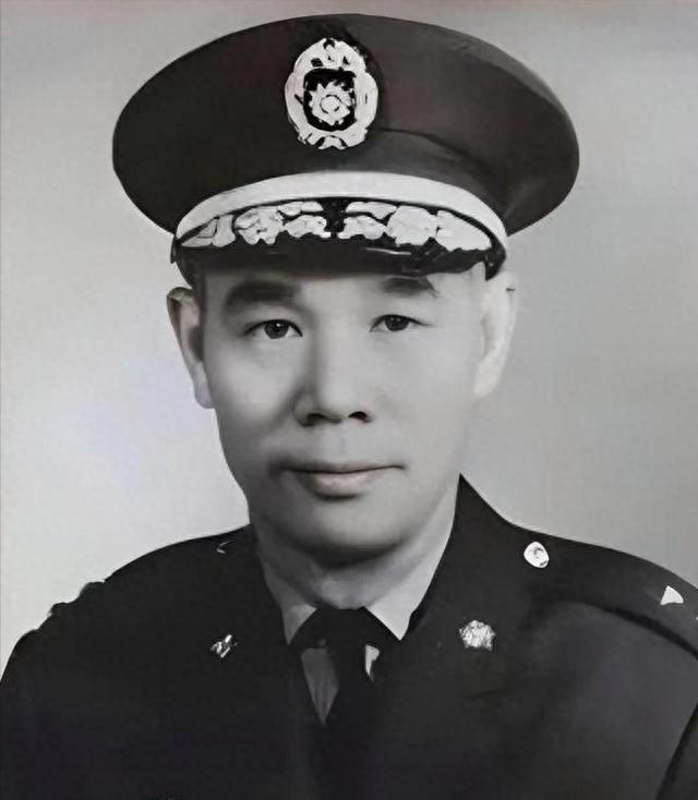 1995年，一中国老人客死荷兰，生前常喃喃自语：“他们早就不需要我了。”这位老