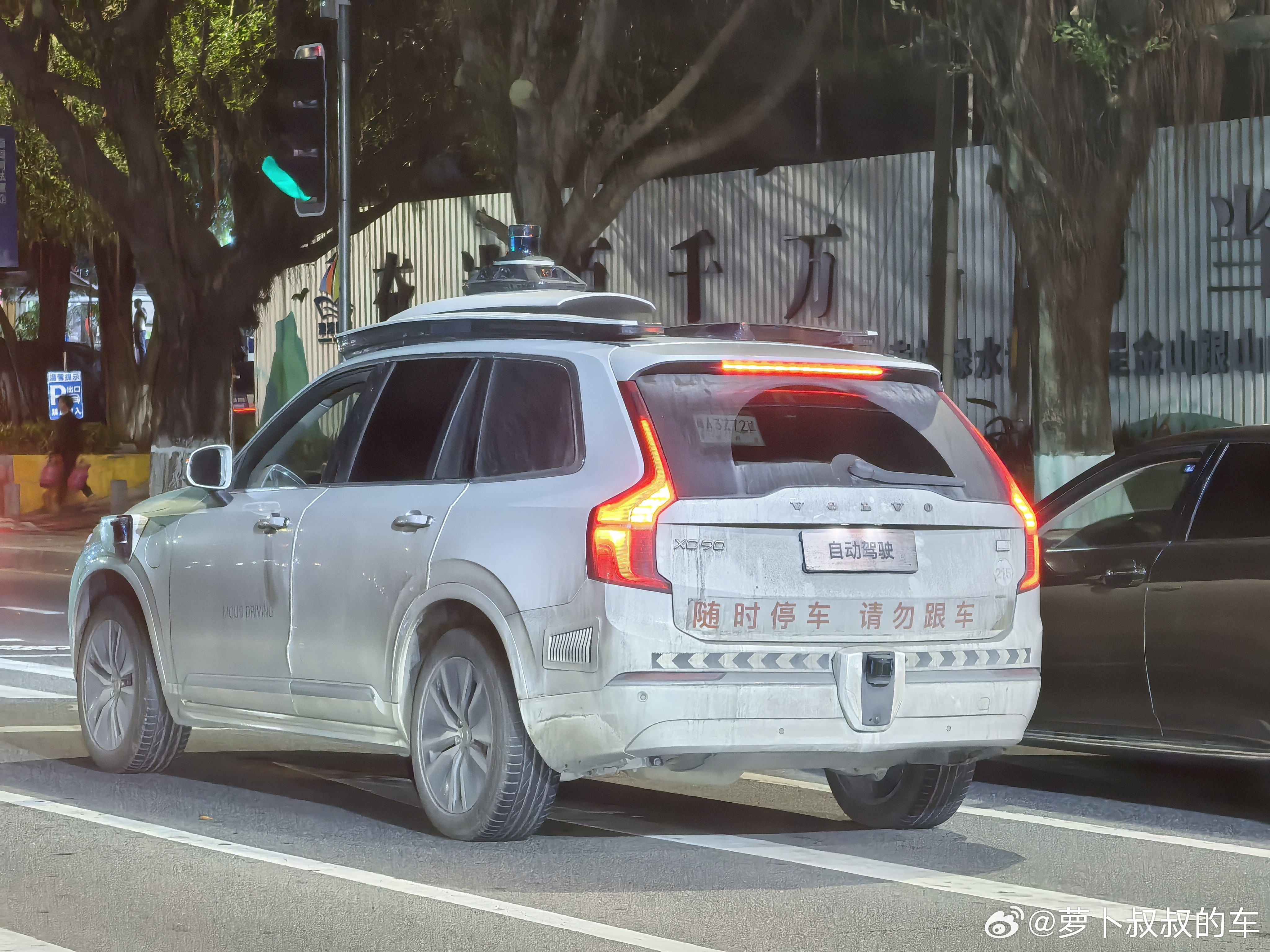 在我大南沙到处都能看到沃尔沃的自动驾驶车，也没有贴是哪家自动驾驶公司的技术，而且