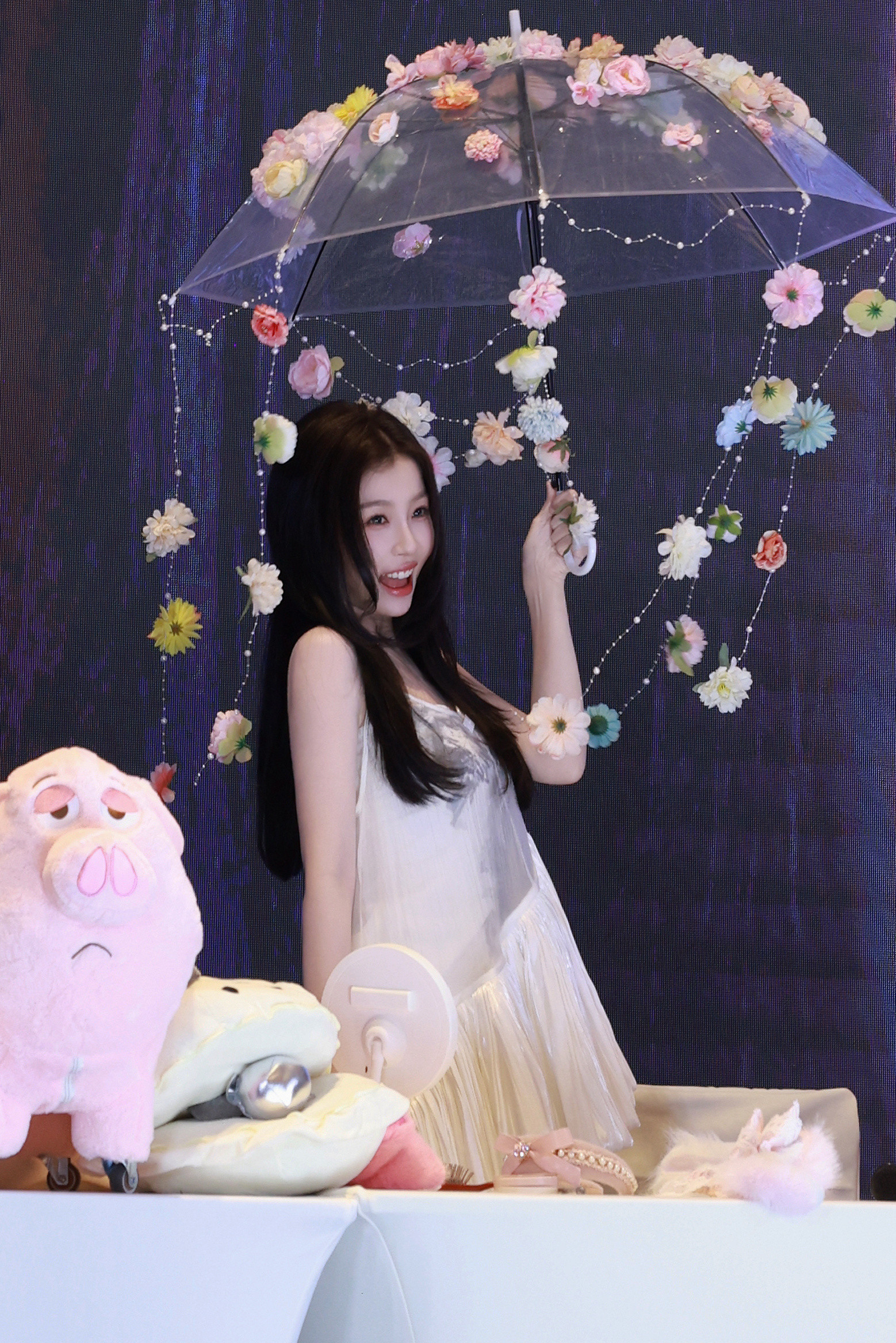 明媚的她无语的它哈哈哈哈哈哈哈