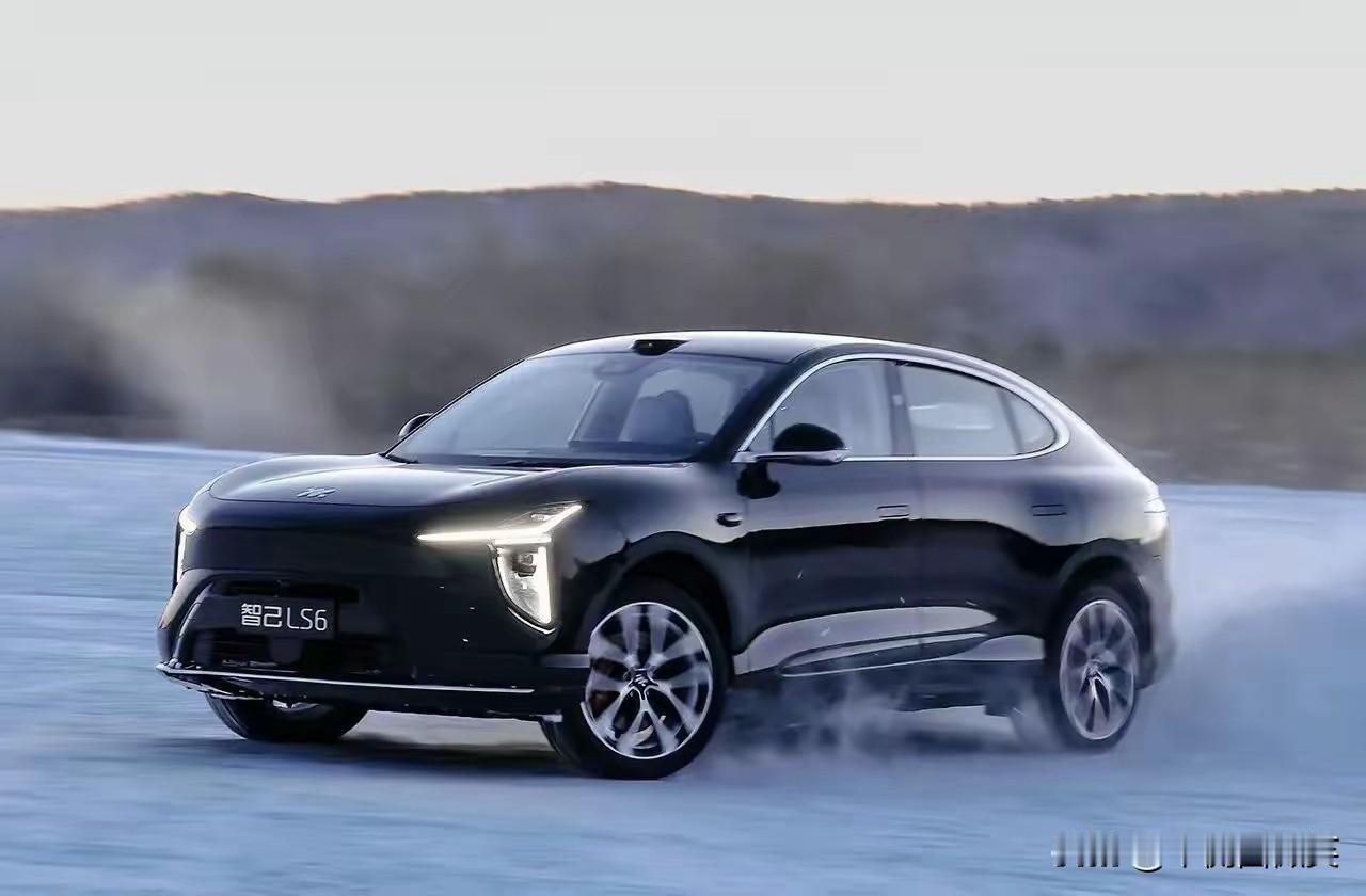 春节开着智己LS6出行，那叫一个从容！智己LS6是智己汽车旗下的一款中大型