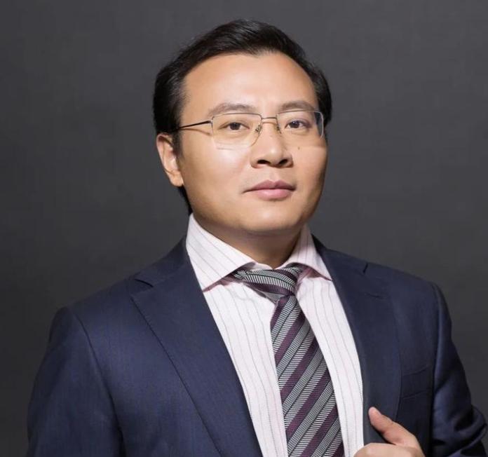 如今回头再看，许家印当年简直是把唯一的“免死金牌”亲手撕得粉碎！2018年，任泽