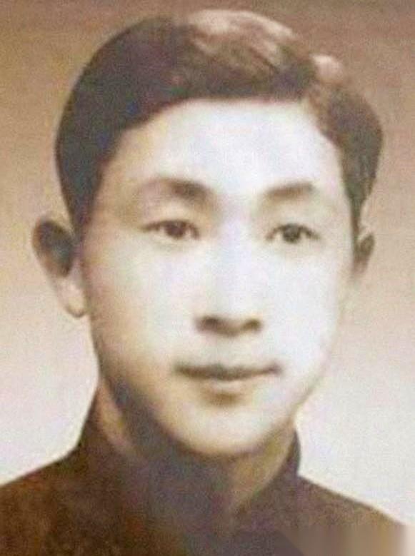 邱世毅，一个在敌人心脏里扎了数年的顶尖特工，最终的结局，不是暴露在枪口下，而是栽