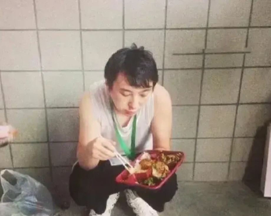 黄一鸣，大概率就是王思聪这一生，错过的最美丽的女人。她很漂亮为人处世好，
