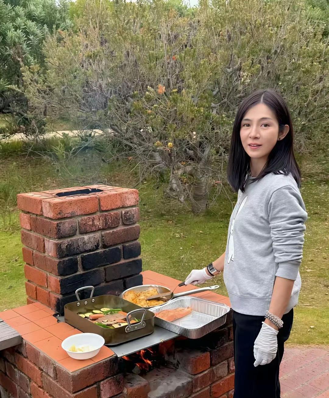老天呐，差点没认出来。没有想到，女神的小孩都那么大了！