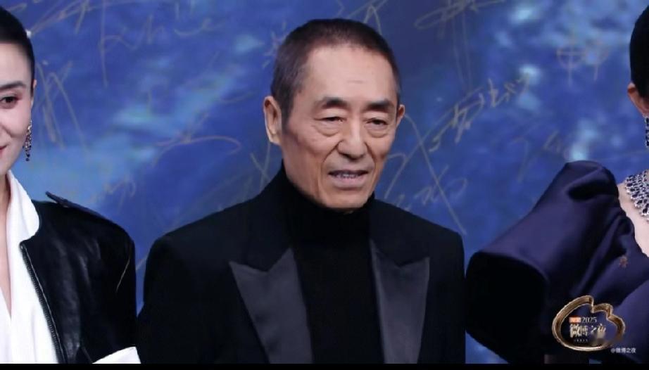 《惊蛰无声》红毯阵容直接鲨疯了！张艺谋导演携宋佳、杨幂、刘耀文、林博