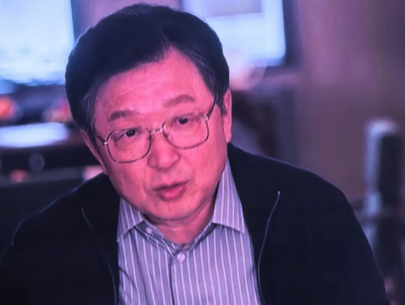 《四喜》里，三个妈都演得糟糕透顶，个个疯疯癫癫，个个自私自利。可三个父亲，却都让