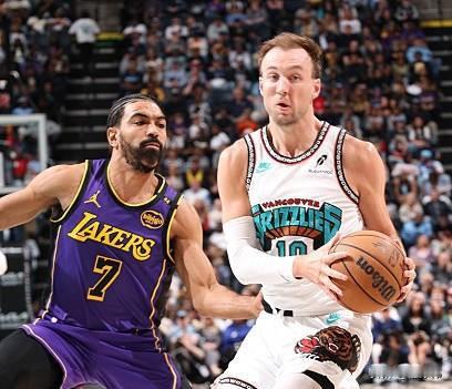 真会说话！肯纳德谈詹姆斯：“我很期待跟勒布朗一起并肩作战。”“他是伟大的